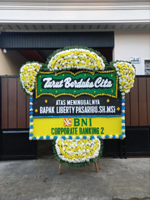 Papan Bunga Duka di Namohalu Esiwa
