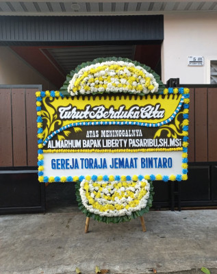 Papan Bunga Duka di Namohalu Esiwa