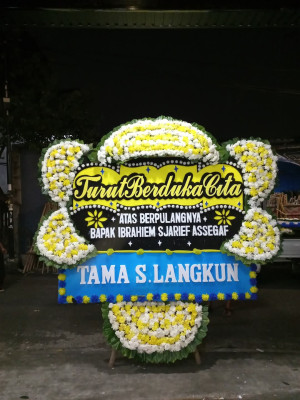 Papan Bunga Duka di Namohalu Esiwa