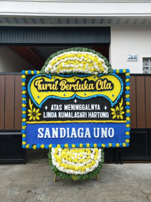 Papan Bunga Duka di Namohalu Esiwa