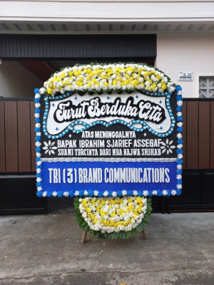 Papan Bunga Duka di Namohalu Esiwa